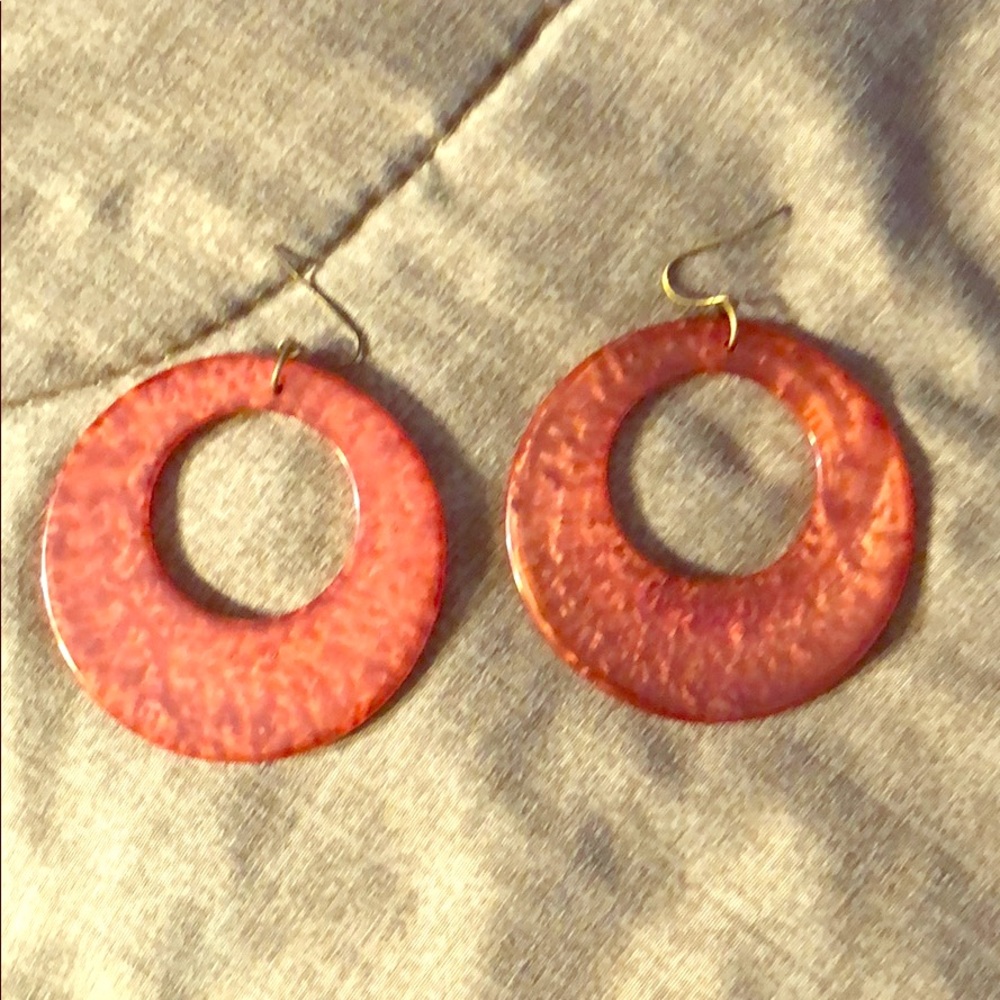 Retro magenta hoop earrings
